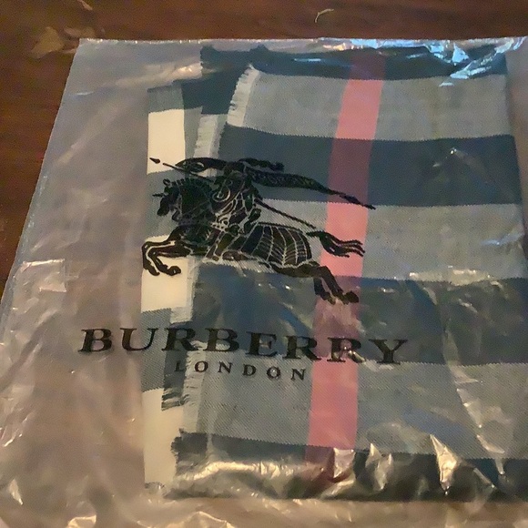Burberry check scarf 100% Cashmere super soft. BNIB - Picture 5 of 8